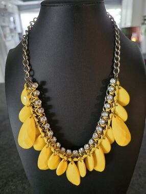 Vintage Yellow Acrylic Bead Necklace 17"